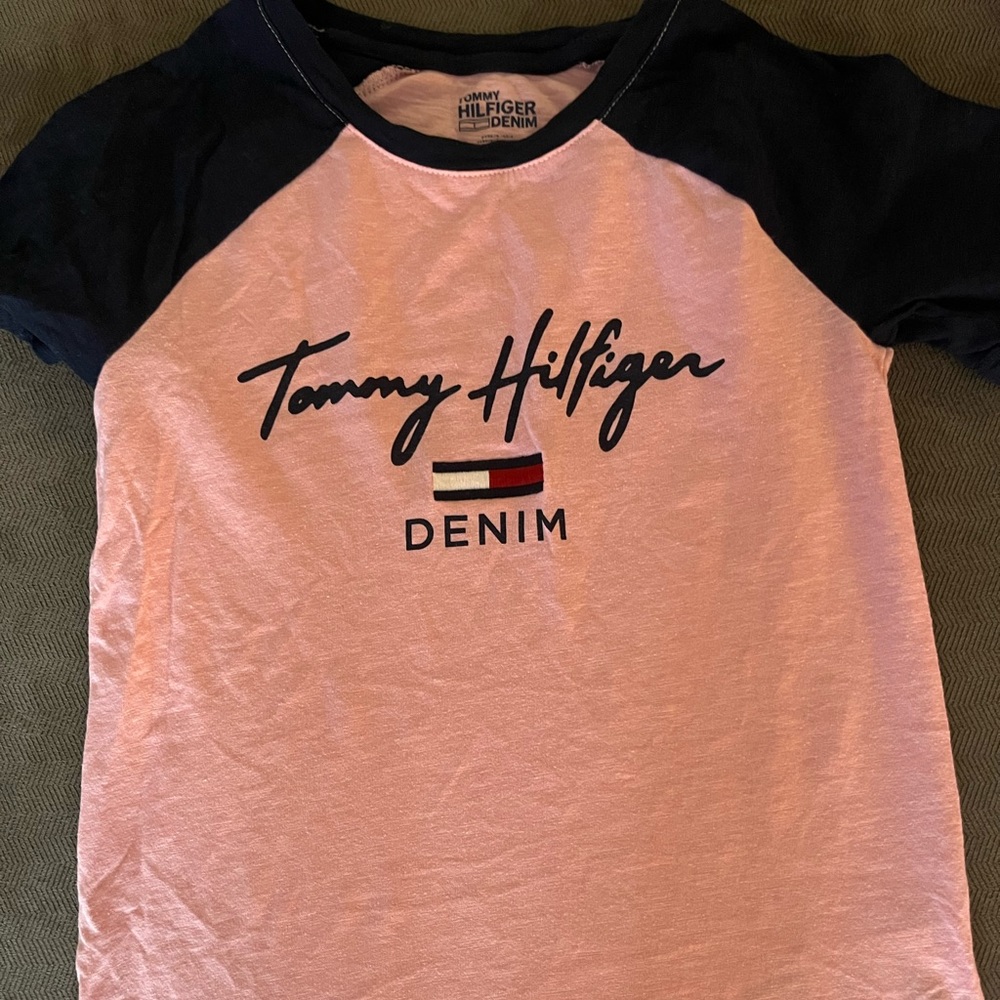 ⭐️ 3/$20.   TOMMY HILFIGER Top